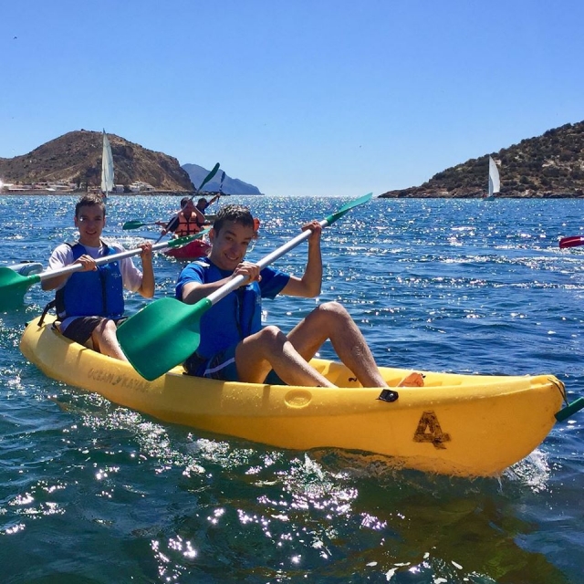  Giovani nel kayak